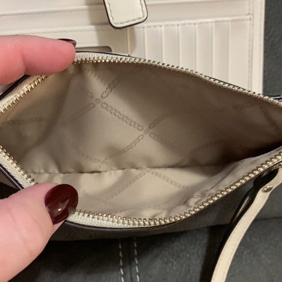 Michael Kors adele logo smartphone wallet - Picture 6 of 10